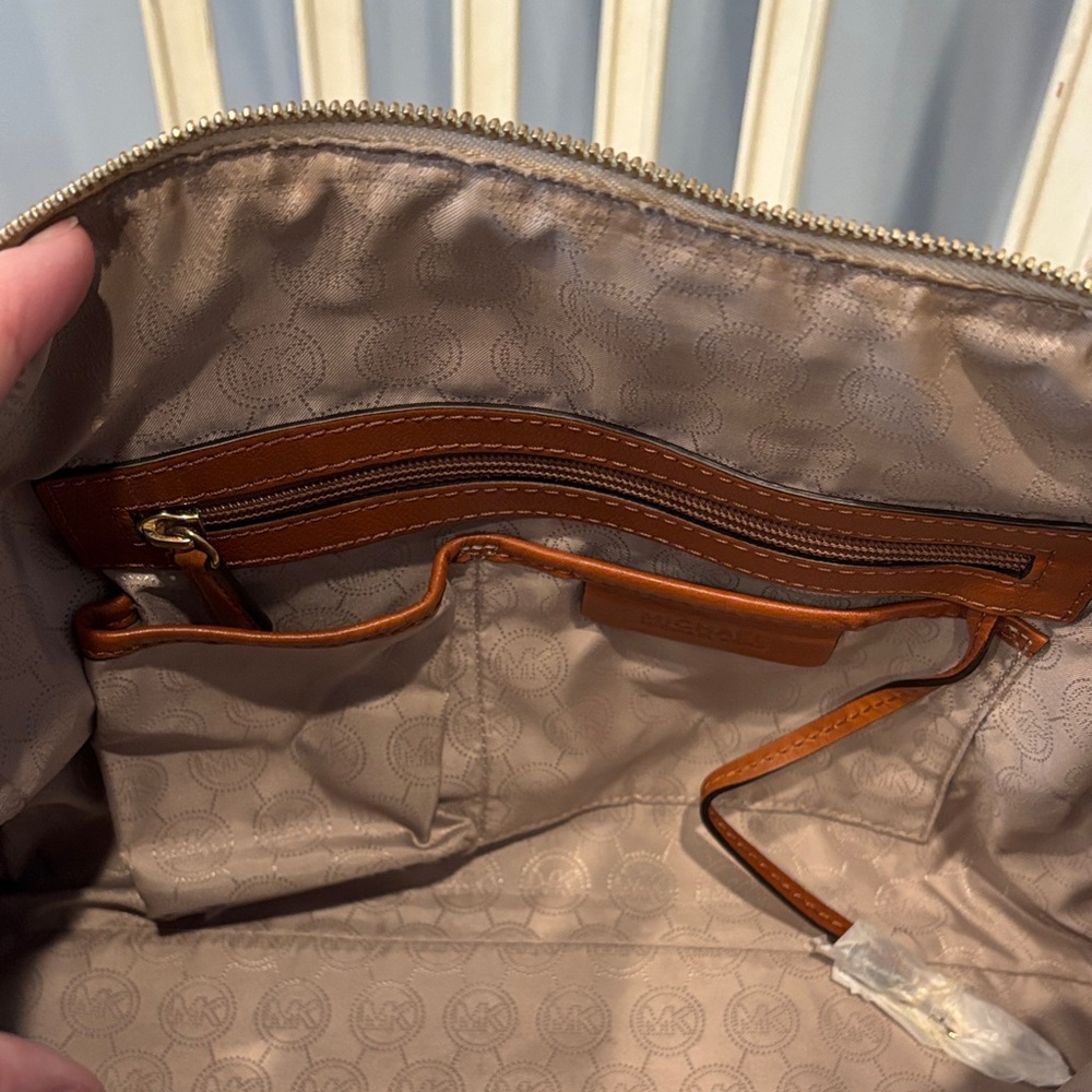 🤍🤎Michael Kors Vanilla Cream and Tan Satchel - Picture 4 of 6
